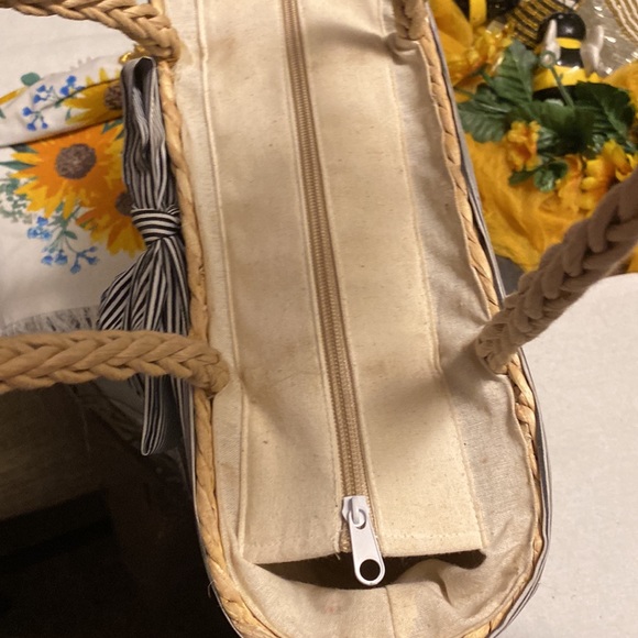 Adorable light tan straw purse with large striped bowPERFECT EASTER BAG - Picture 7 of 7